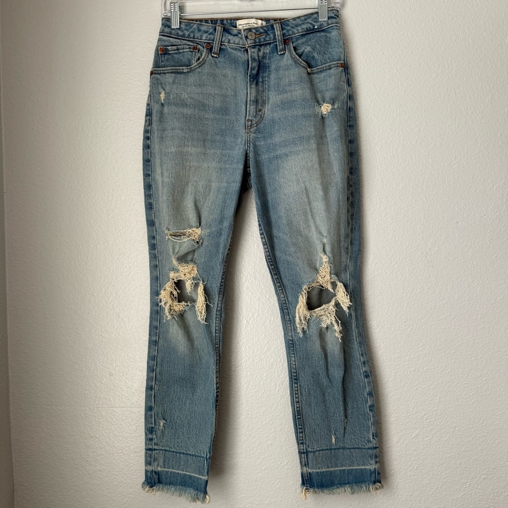 Abercrombie‎ & Fitch The Mom High Rise Curve Love Jeans Distressed Raw Hem 26/2R